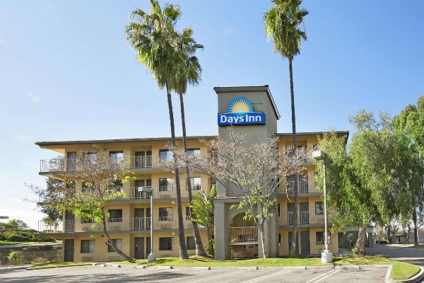 Days Inn by Wyndham Buena Park image 1